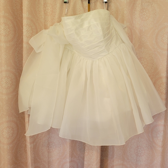 Engagement, bridal, wedding dress - Picture 6 of 11